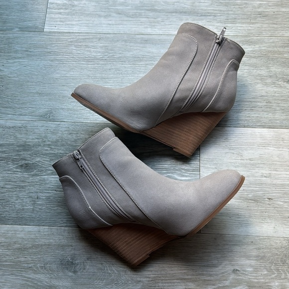 Ccocci Grey Wedge Booties Size 10 - Picture 3 of 5